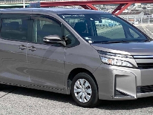2017 TOYOTA VOXY X